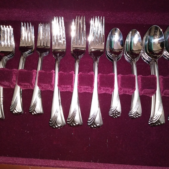 LENOX KELLY FROSTED 13 PC PLACE SERVICE & SERVING - Picture 1 of 8
